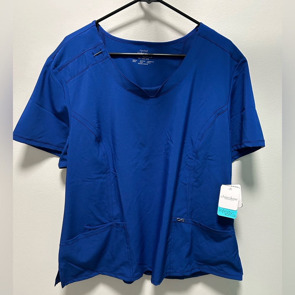 NWT- Cherokee Infinity Women's 3-Pocket STRETCH Scrub Top Size 2XL Blue